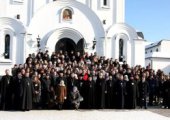 А не объединиться ли православным украинским церквям?