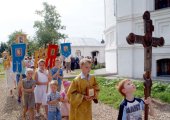 Крестным ходом прошествуют учащиеся Екатеринбурга, молясь в благодарность святым покровителям за помощь в обучении